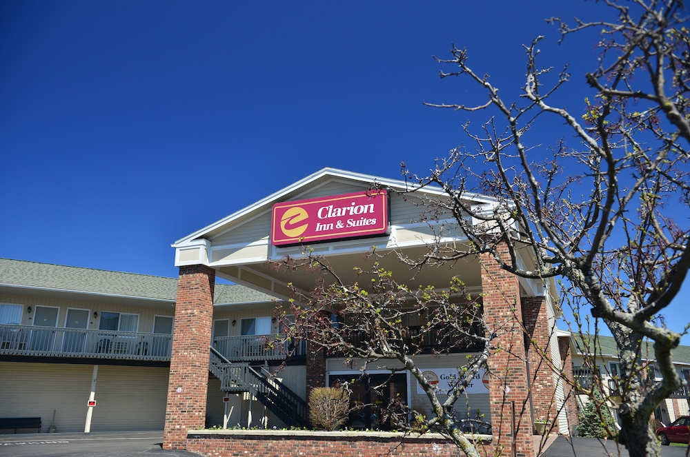 clarion inn and suites at the outlets of lake george