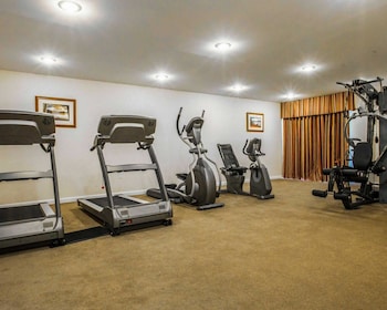 clarion inn and suites at the outlets of lake george
