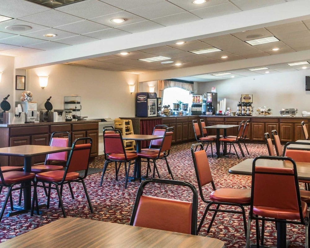 clarion inn and suites at the outlets of lake george