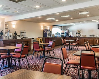 clarion inn and suites at the outlets of lake george