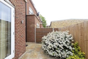 immaculate central windsor town house