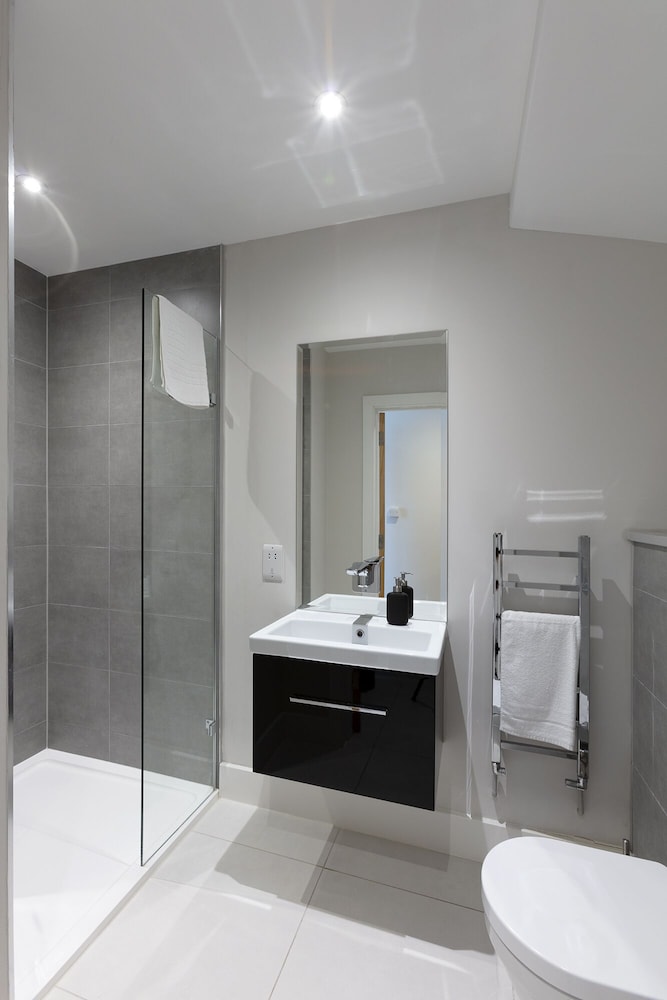 immaculate central windsor town house