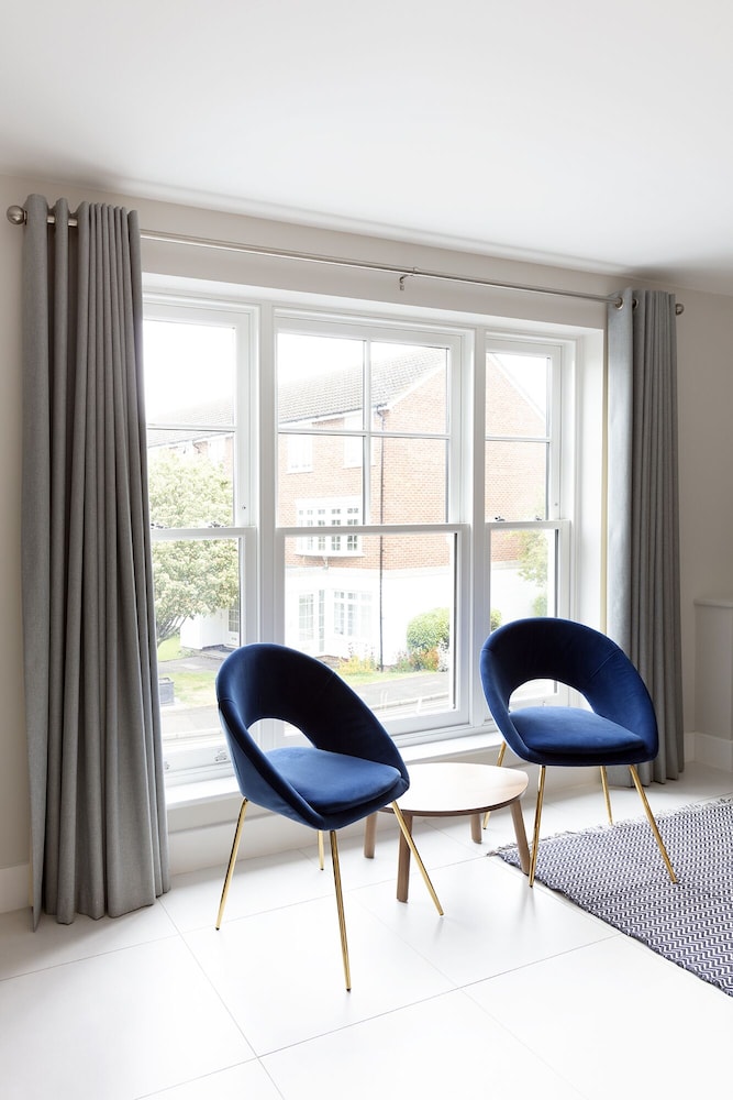 immaculate central windsor town house