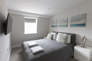 immaculate central windsor town house