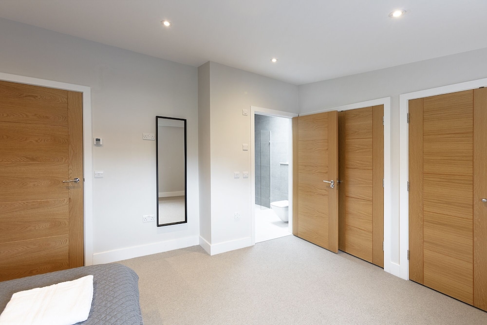 immaculate central windsor town house