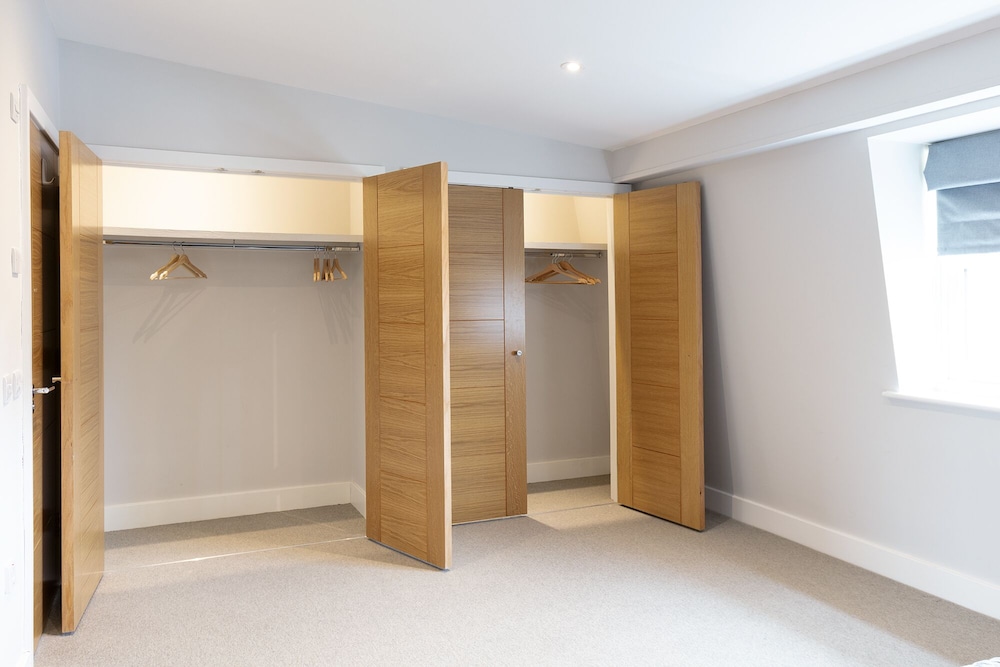 immaculate central windsor town house