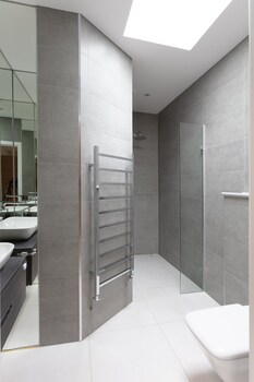 immaculate central windsor town house