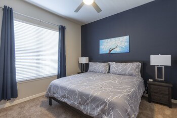 luxury med center fully equipped king sized bed condos