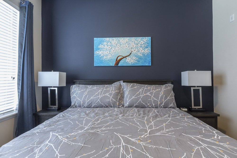 luxury med center fully equipped king sized bed condos