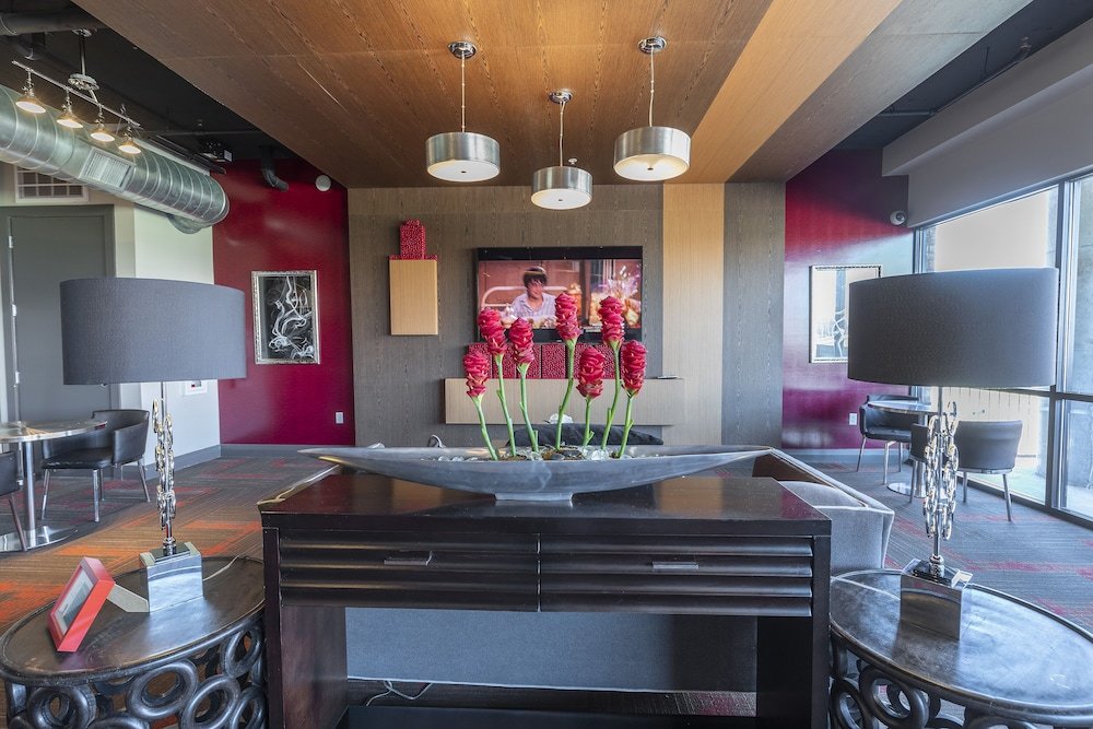 luxury med center fully equipped king sized bed condos