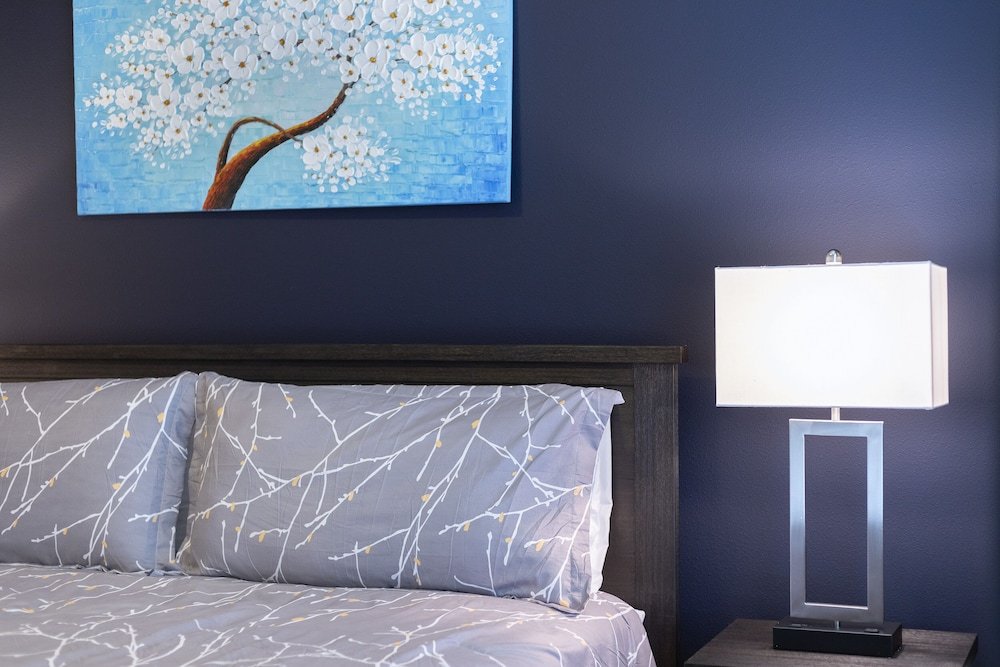 luxury med center fully equipped king sized bed condos