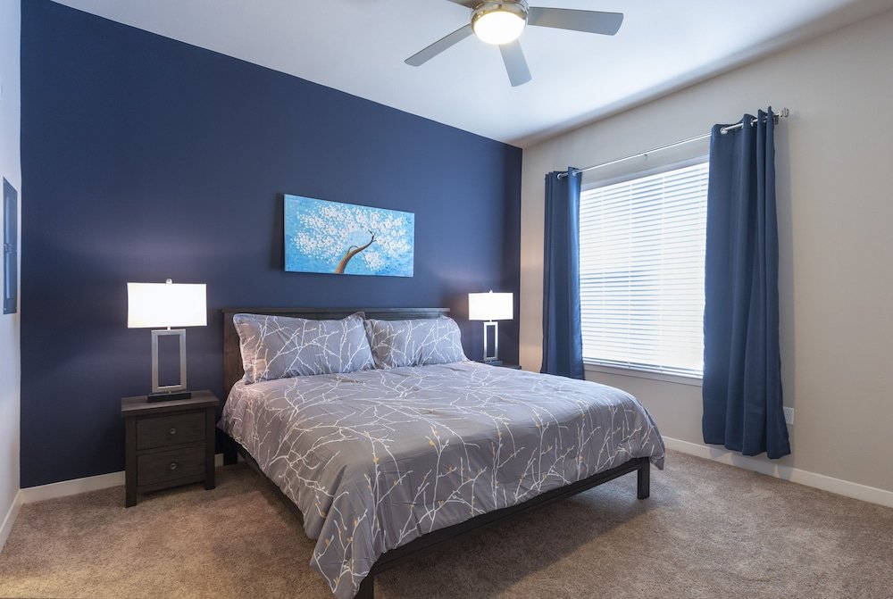 luxury med center fully equipped king sized bed condos