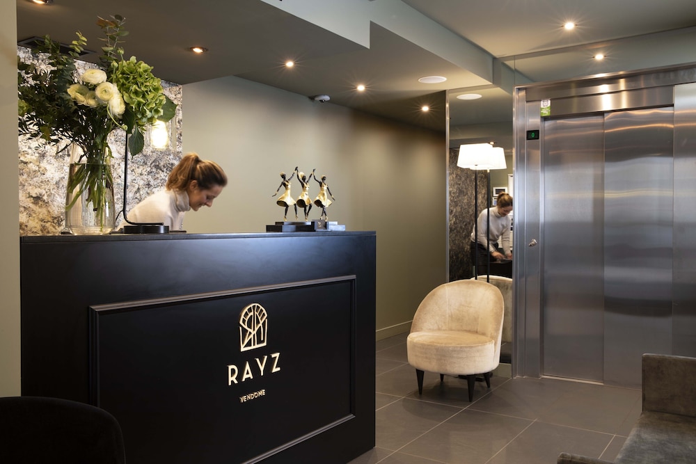 rayz private suites