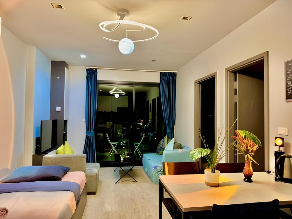 the base pattaya by arne