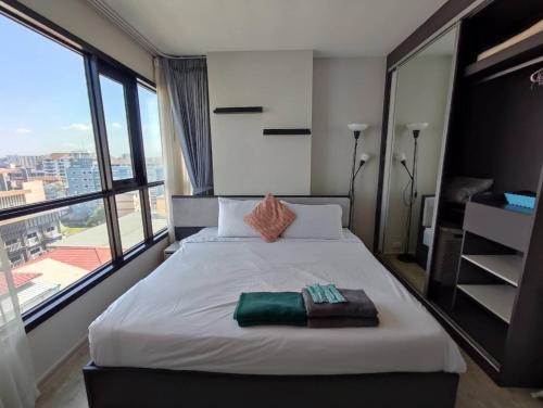 the base pattaya by arne