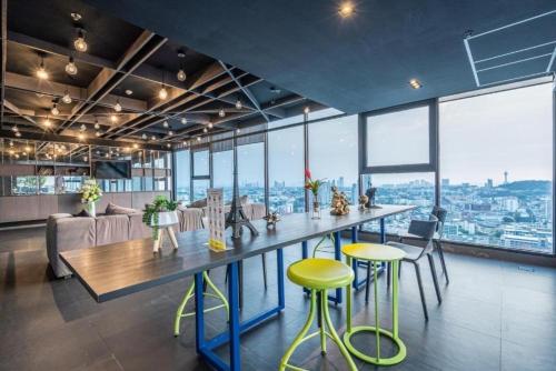 the base pattaya by arne