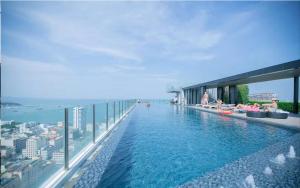 the base pattaya by arne