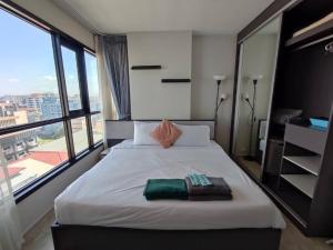 the base pattaya by arne