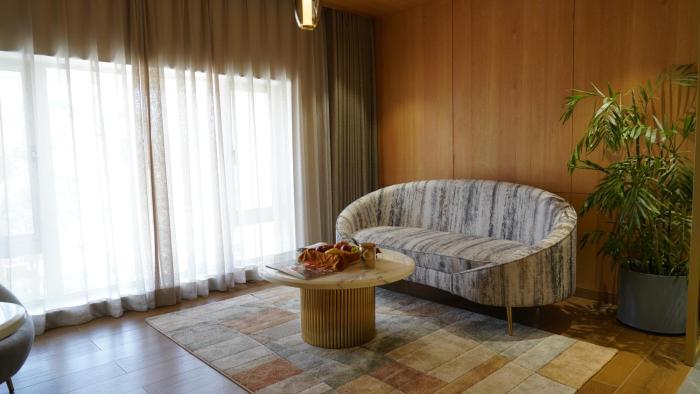 seasons hotel