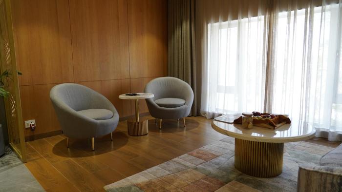 seasons hotel