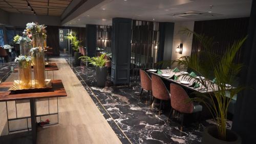 seasons hotel