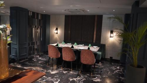 seasons hotel