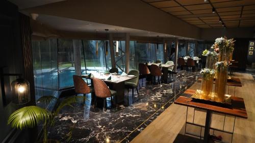seasons hotel