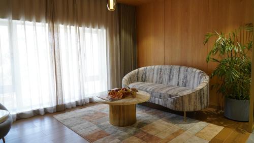 seasons hotel