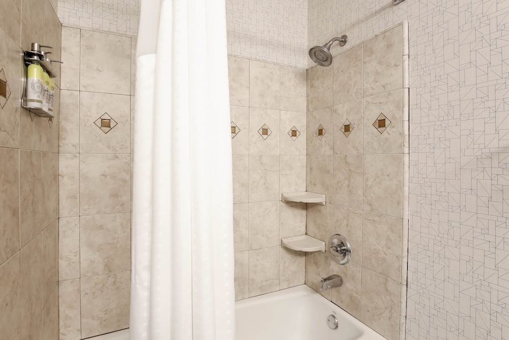 holiday inn express lancaster by ihg