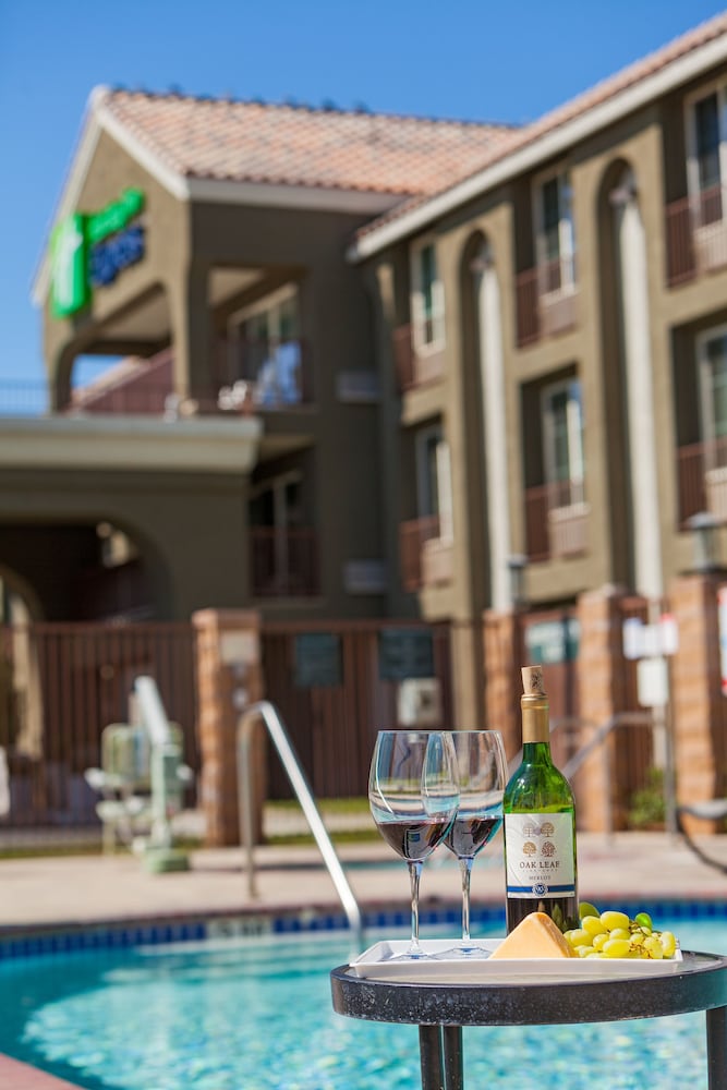 holiday inn express lancaster by ihg