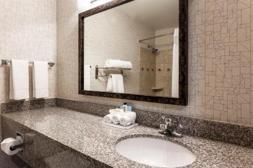 holiday inn express lancaster by ihg