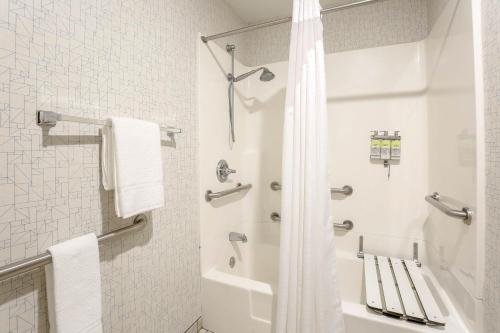 holiday inn express lancaster by ihg