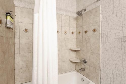 holiday inn express lancaster by ihg