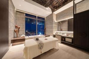 grand bay hotel chengdu