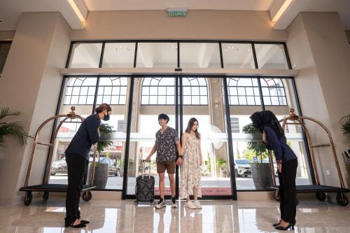 d elegance grand bandar seri alam