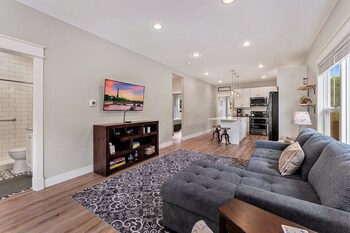 Cozy Chic Home In Downtown Loveland!,,3 star