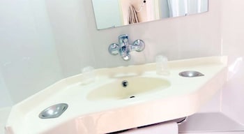 premiere classe lille nord roncq