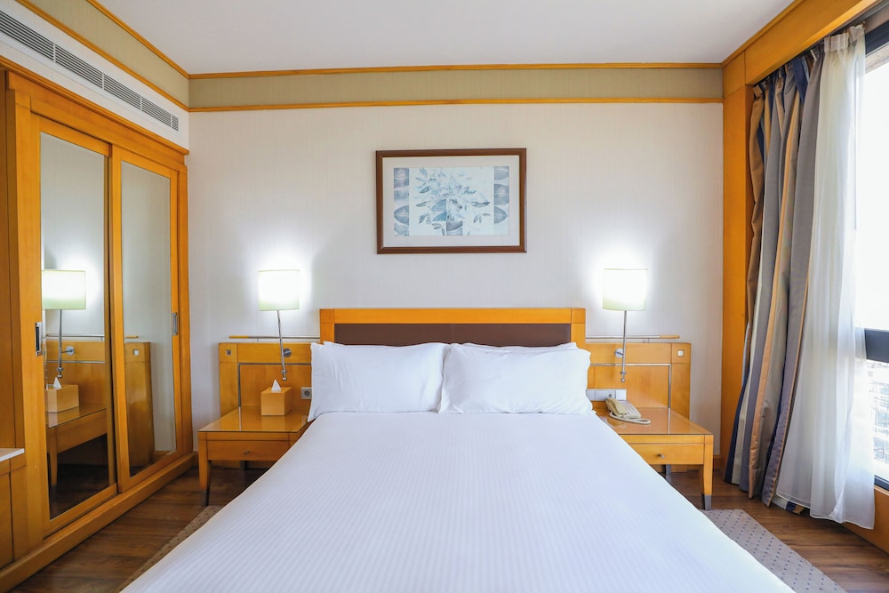 crowne plaza hotel beirut an ihg hotel