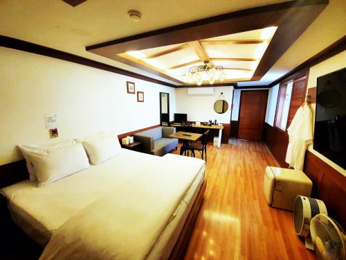 uneed business hotel