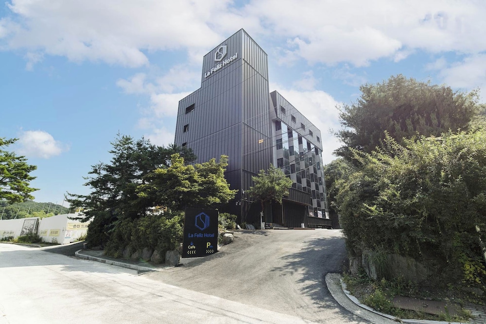 la feliz hotel csm