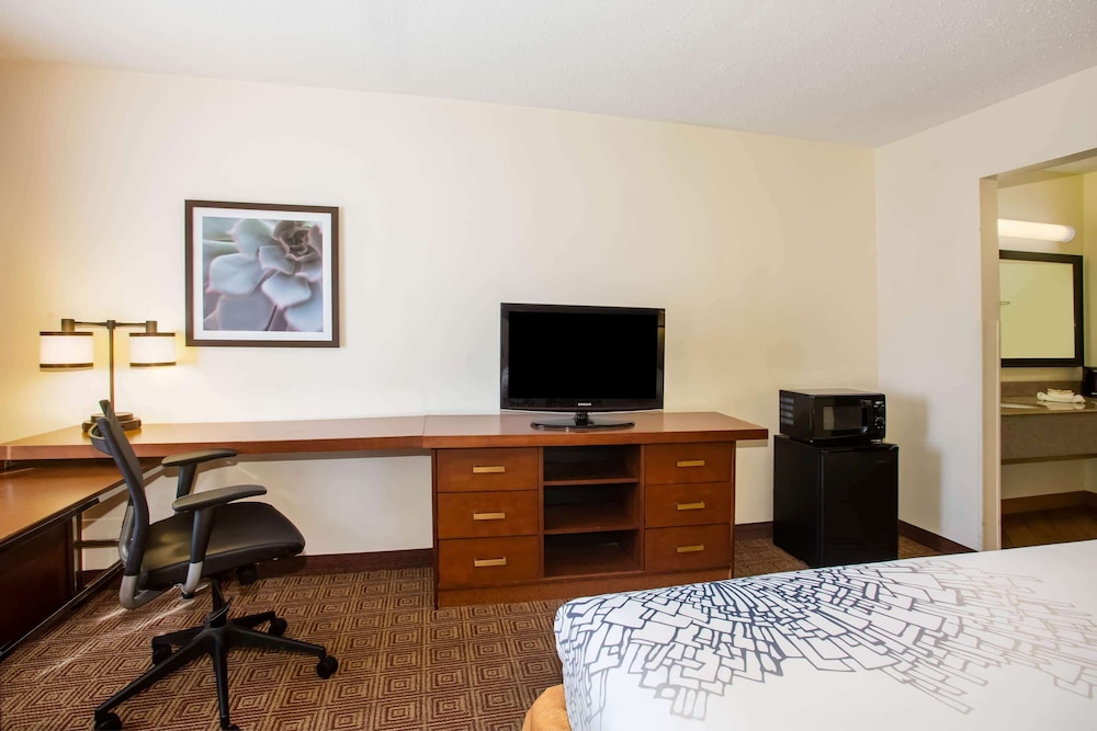 baymont by wyndham columbia mo