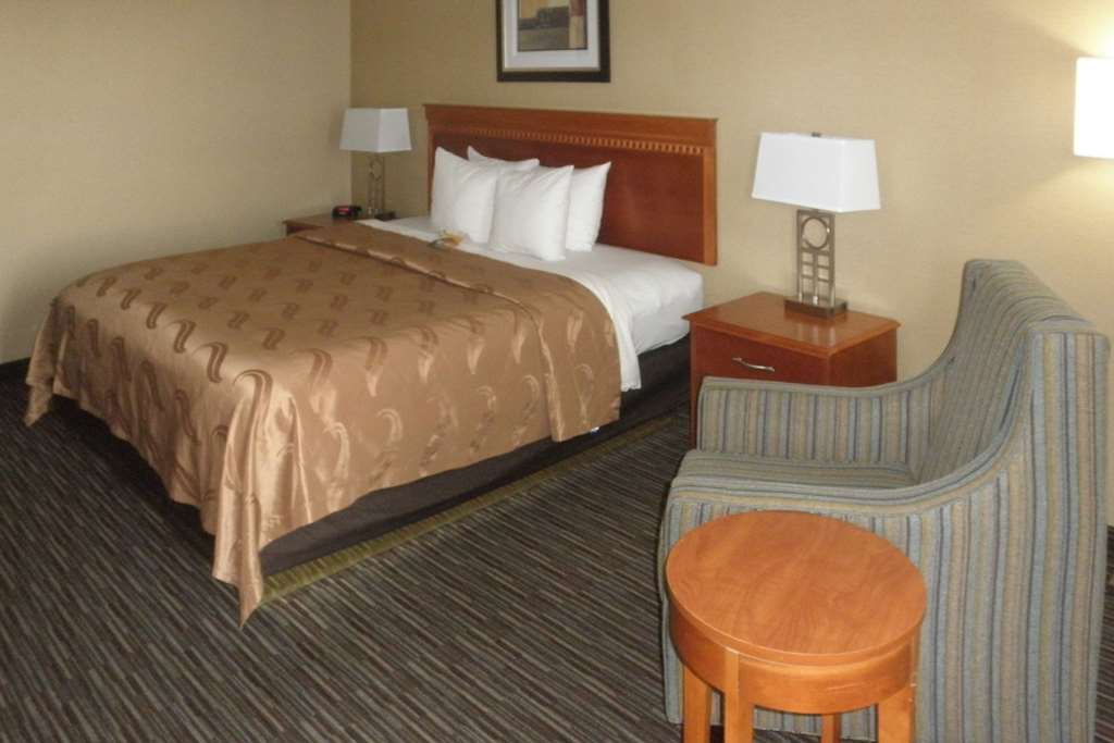 quality inn columbus ms