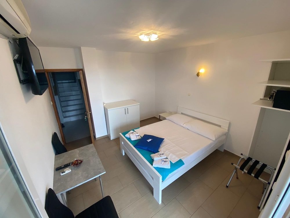Studio Melissa With Terrace And Sea View, In Omisalj,,0 star