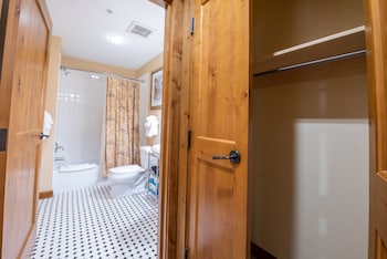 One Bedroom Condo With Large Balcony Over Mountaineer Square 1 Condo - No Cleaning Fee! By Redawning,,3.5 star