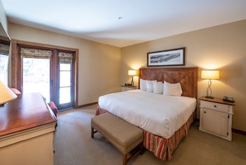 One Bedroom Condo With Large Balcony Over Mountaineer Square 1 Condo - No Cleaning Fee! By Redawning,,3.5 star