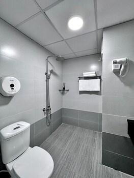 cozy hotel 140 cong quynh
