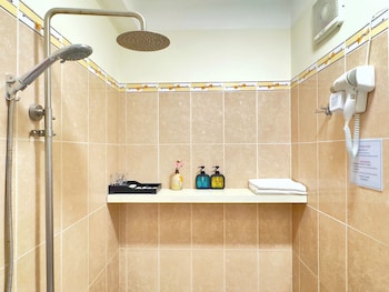 cozy hotel 140 cong quynh