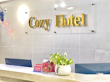 cozy hotel 140 cong quynh