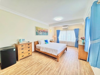 cozy hotel 140 cong quynh