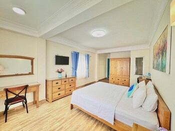cozy hotel 140 cong quynh